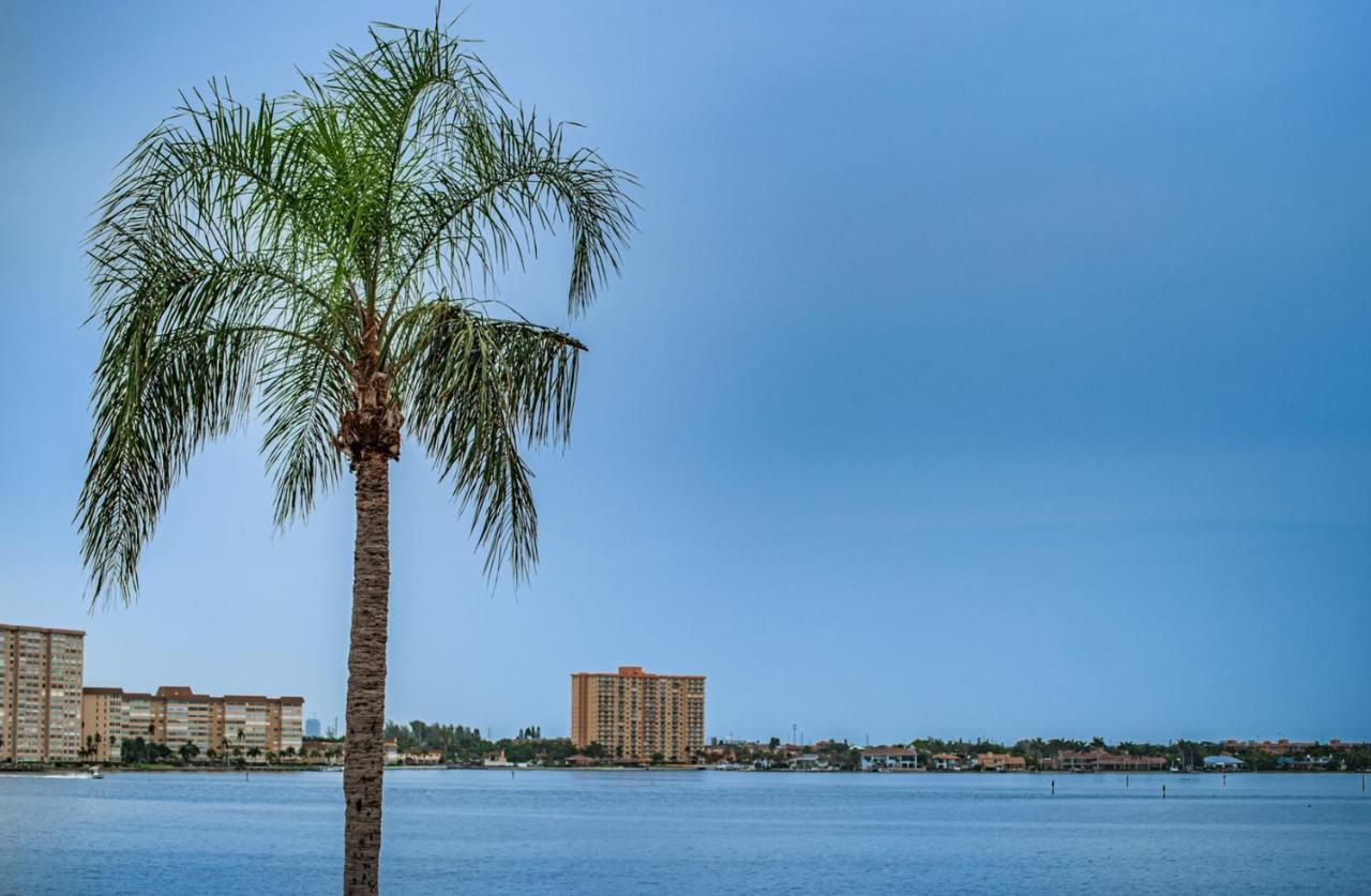 Palma Dont Worry Beach Happy On Isla Del Sol St. Petersburg Exterior photo